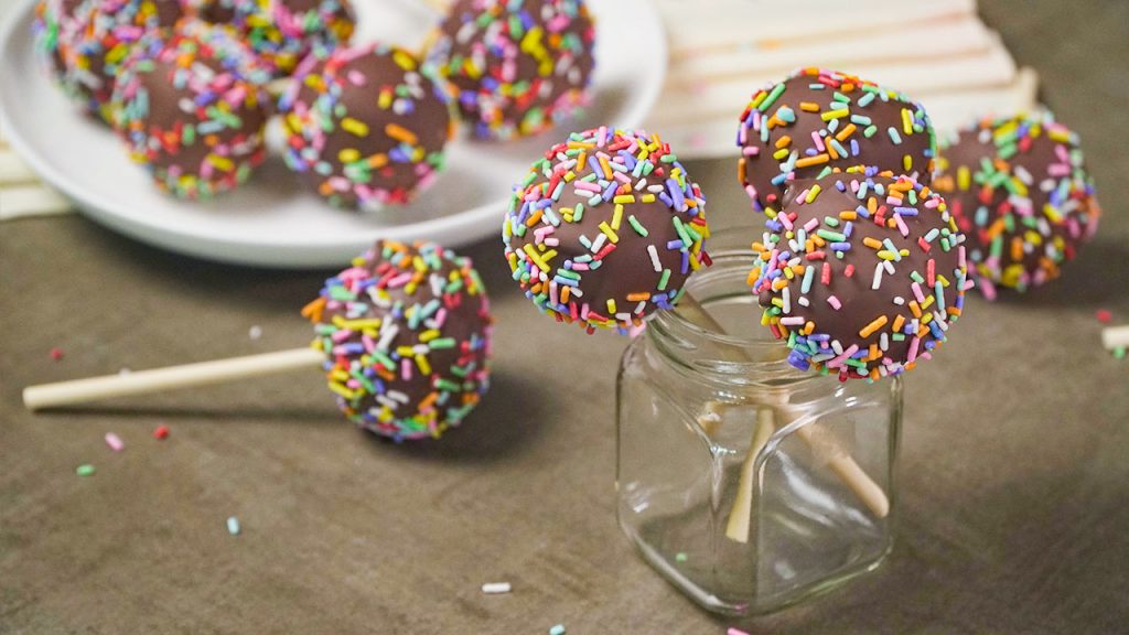 3-Ingredient Chocolate Cake Pops