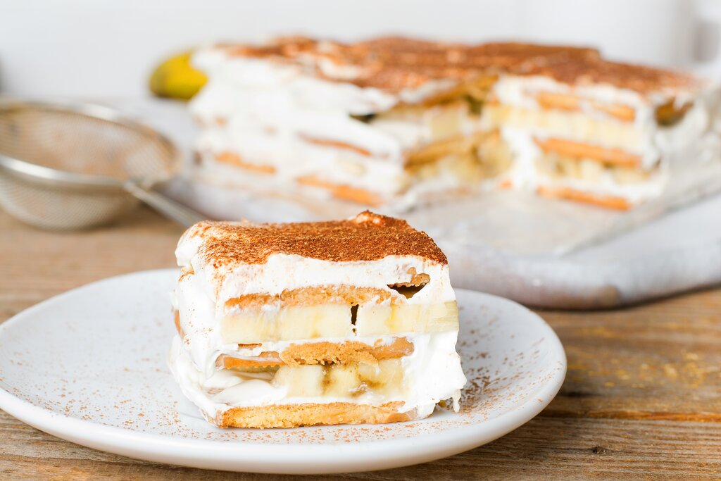 Banana Pudding Cake Recipe, easy layered banana cake with vanilla wafer and cream cheese