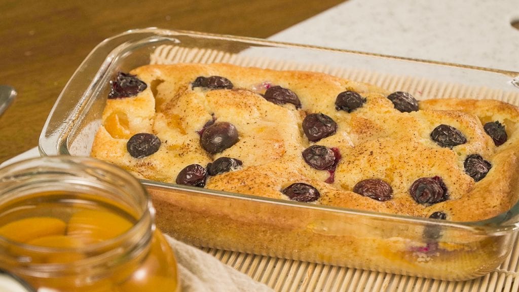 Blueberry Peach Cobbler Recipe- easy fluffy peach blueberry cobbler