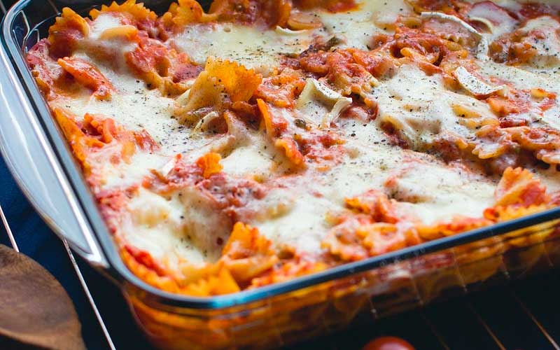 pasta and tomato sauce with ground beef and cheddar cheese