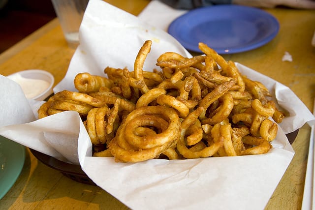 This Hack Allows You To Make Curly Fries Without A Spiralizer