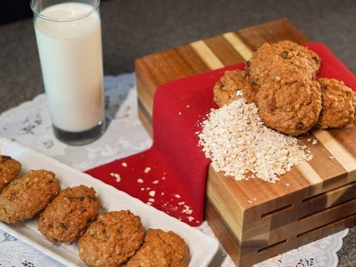 Debra's-Speciaal-Oatmeal-Raisin-Cookies-(Mar-5-reshoot)