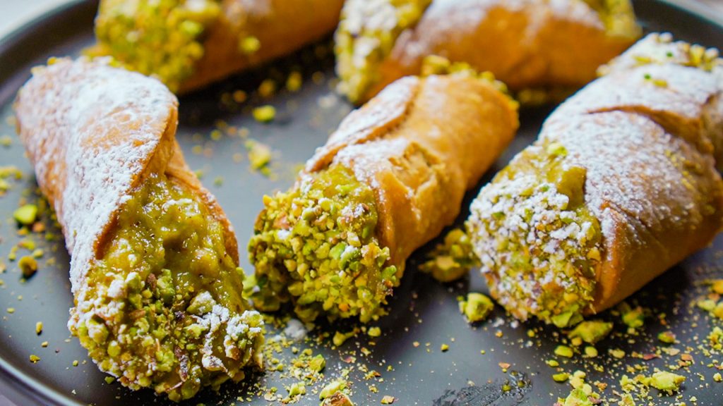 Italian Classic Pistachio Cannoli