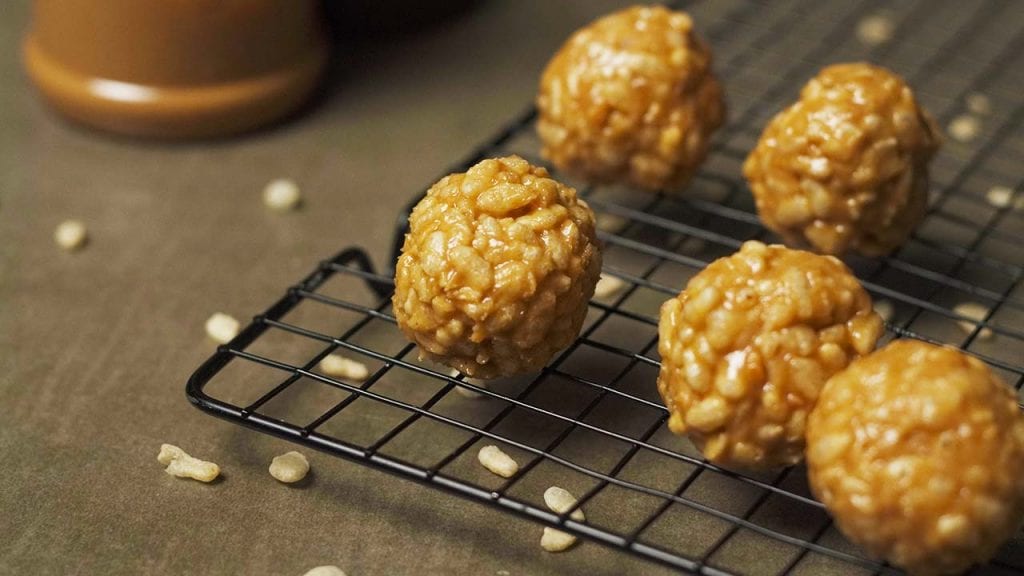 No-Bake Rice Krispie Peanut Butter Balls Recipe, easy energy balls, no bake peanut butter energy bites