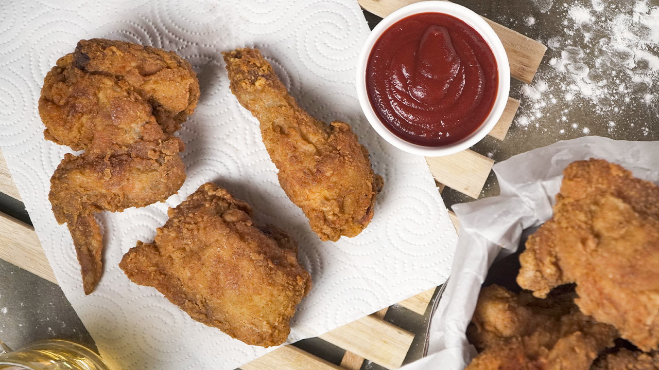 https://recipes.net/wp-content/uploads/2020/03/Popeyes-Famous-Fried-Chicken-1.jpg