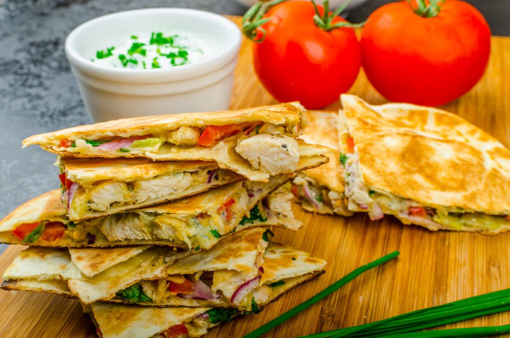 Applebee's Chipotle Chicken Quesadilla Recipe (Copycat), cheesy applebees chicken quesadillas with tomatoes and sour cream