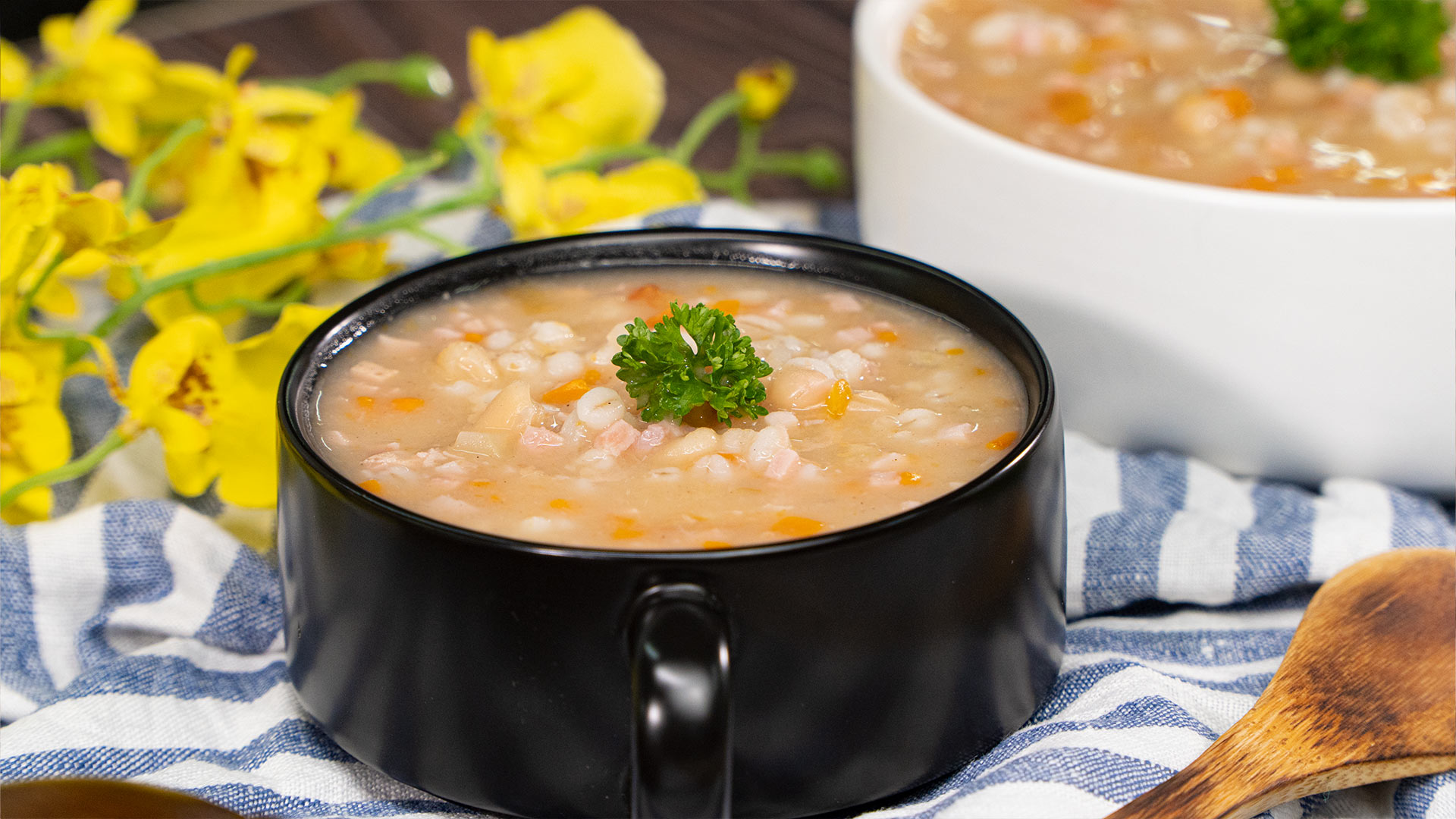 VEGETABLE BARLEY SOUP - The clever meal