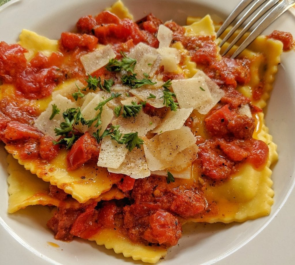 Chicken, Herb and Cheese Ravioli Recipe, Italian ricotta filled ravioli pasta recipe with tomato cream sauce