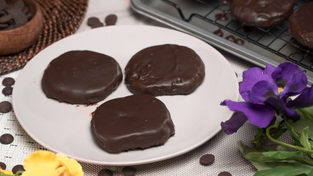 chocolate-covered-copycat-thin-mints-recipe