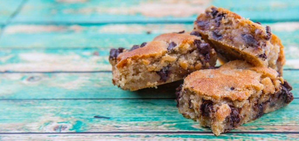 blondie brownie squares with chocolate