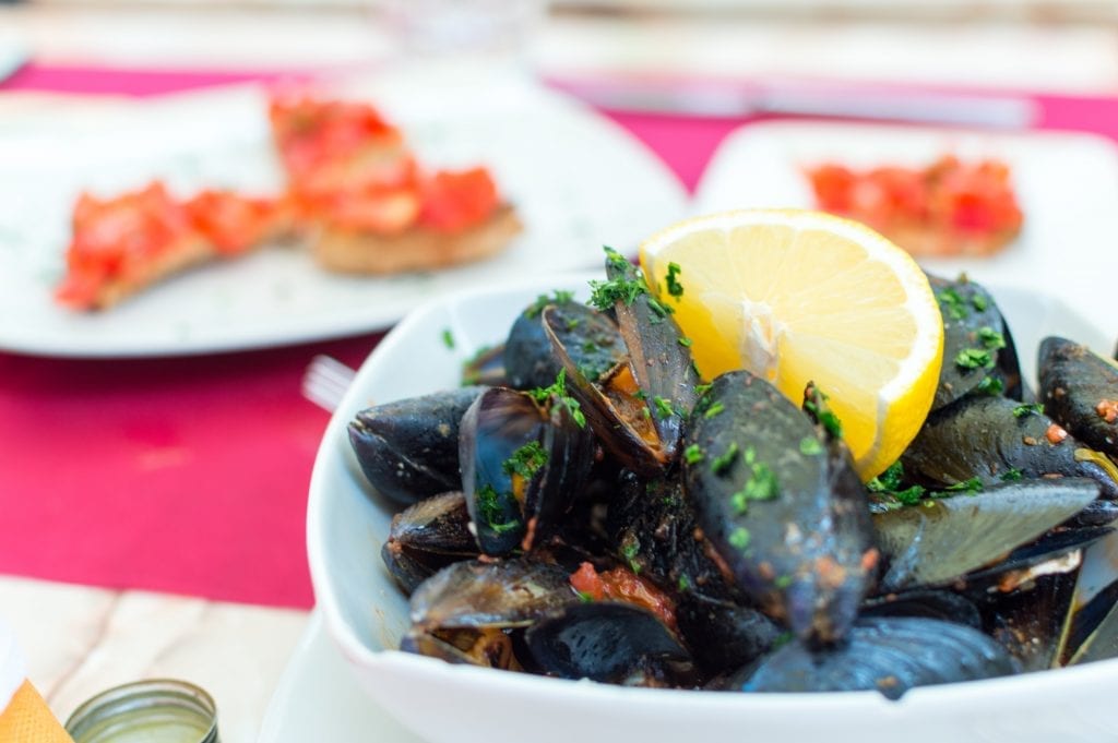 Spicy Tomato Slow Cooker Mussels Recipe