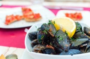 Spicy Tomato Slow Cooker Mussels Recipe