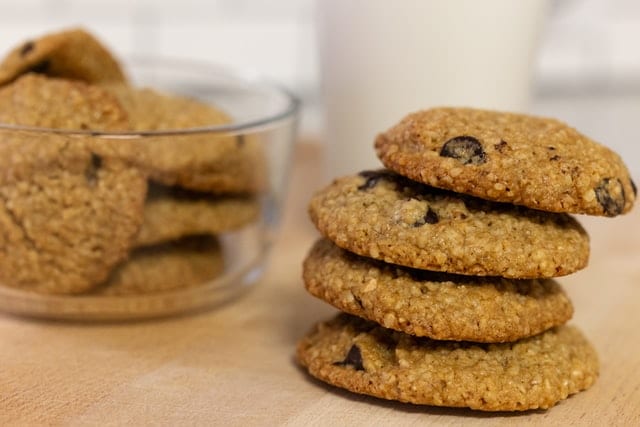 cinnamon spice oatmeal raisin cookies