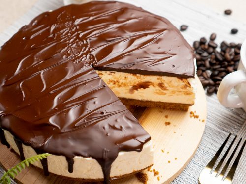 classic-cheesecake-drizzled-in-chocolate-recipe