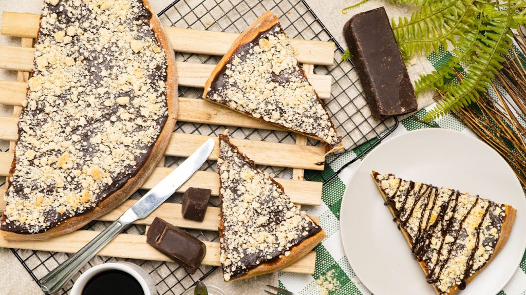 Copycat Cici's Dessert Pizza Recipe, homemade dessert pizza topped with chocolate pudding and sugar crumble