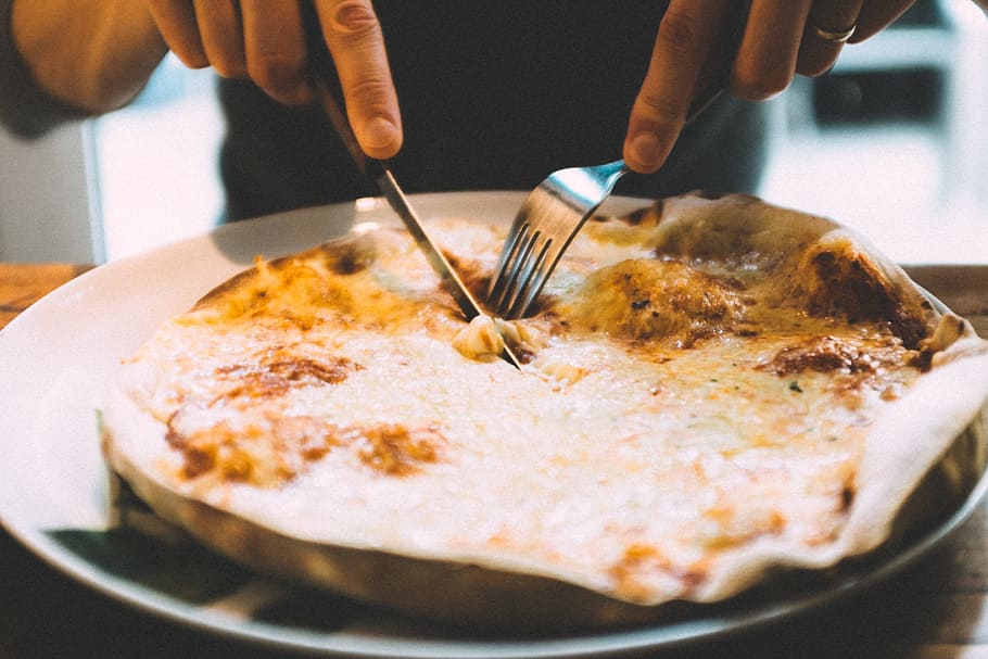 crispy margherita pizza