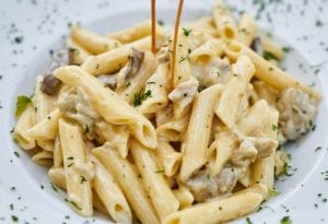 Copycat Pizza Hut Chicken Alfredo Pesto Recipe
