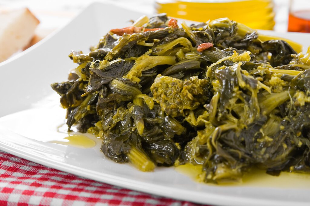 Crockpot Turnip Greens Recipe, fresh and easy turnip greens cooked in chicken broth