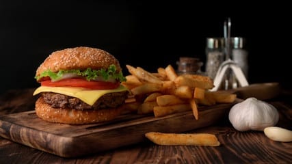 Easy Copycat Steak N’ Shake Garlic Cheeseburger Recipe
