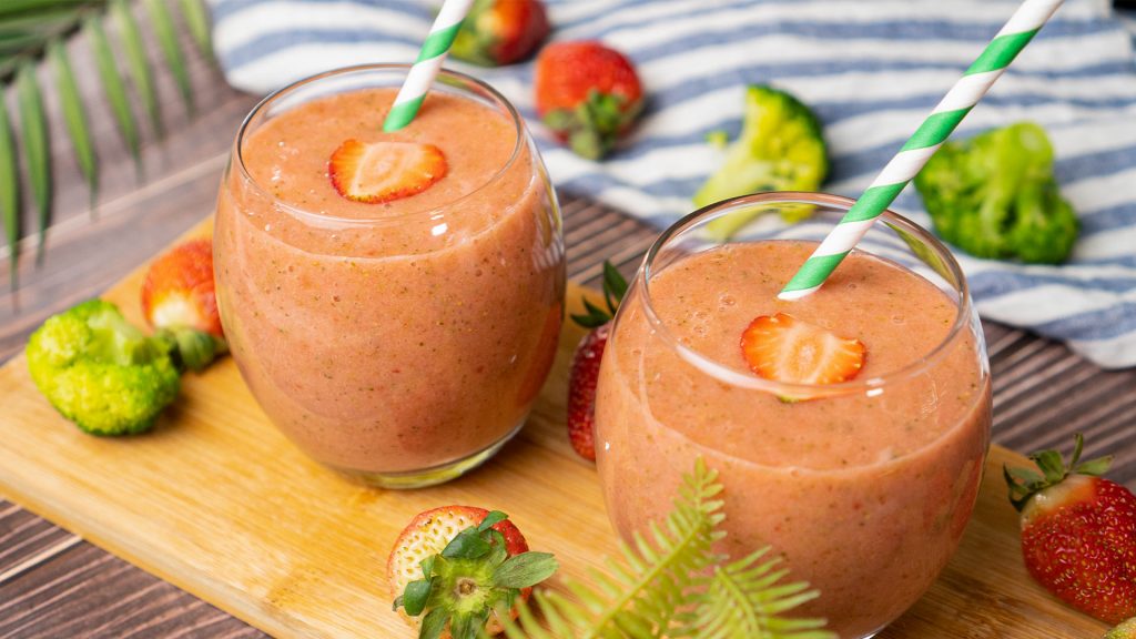 Healthy Strawberry and Broccoli Smoothie Recipe, healthy green smoothie drink, green smoothie recipes