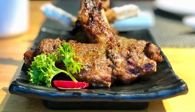 Lamb Chops with Tzatziki Sauce