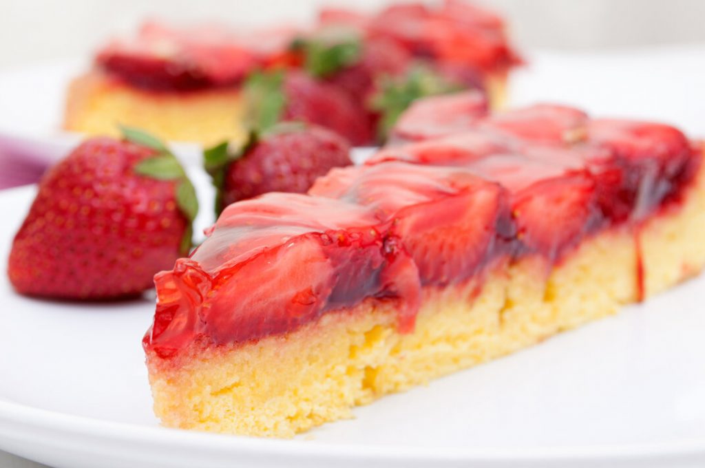 Layered Vanilla Pudding Cake with Strawberry Jello Topping Recipe, strawberry jello sponge cake with instant pudding mix