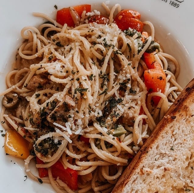 pasta with fresh tomatoes black olives and anchovies tomato pasta