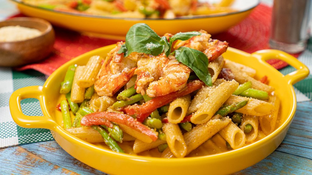 Penne Pasta with Shrimp, Asparagus, and Pepper