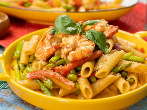 Penne Pasta with Shrimp, Asparagus, and Pepper