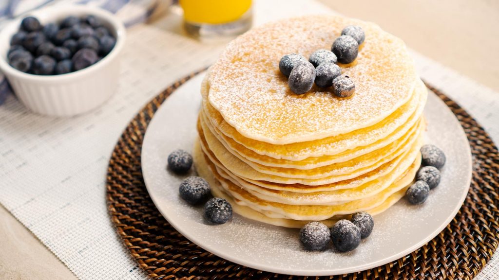 powder-sugar-pancakes-with-blueberries-recipe