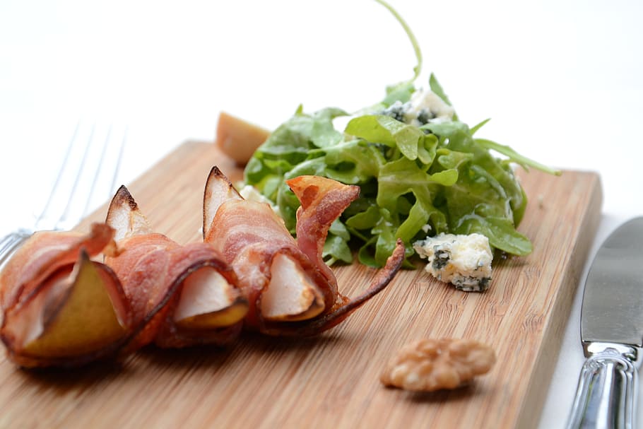 prosciutto wrapped pears