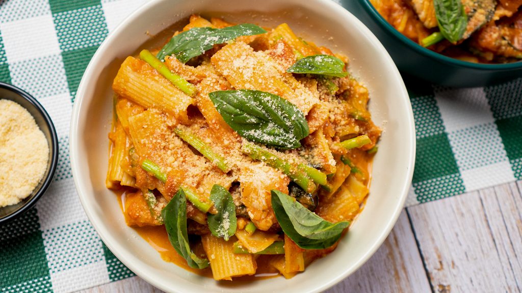 Rigatoni A La Vodka With Chicken And Asparagus