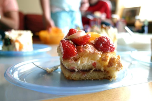 strawberry buttermilk cake