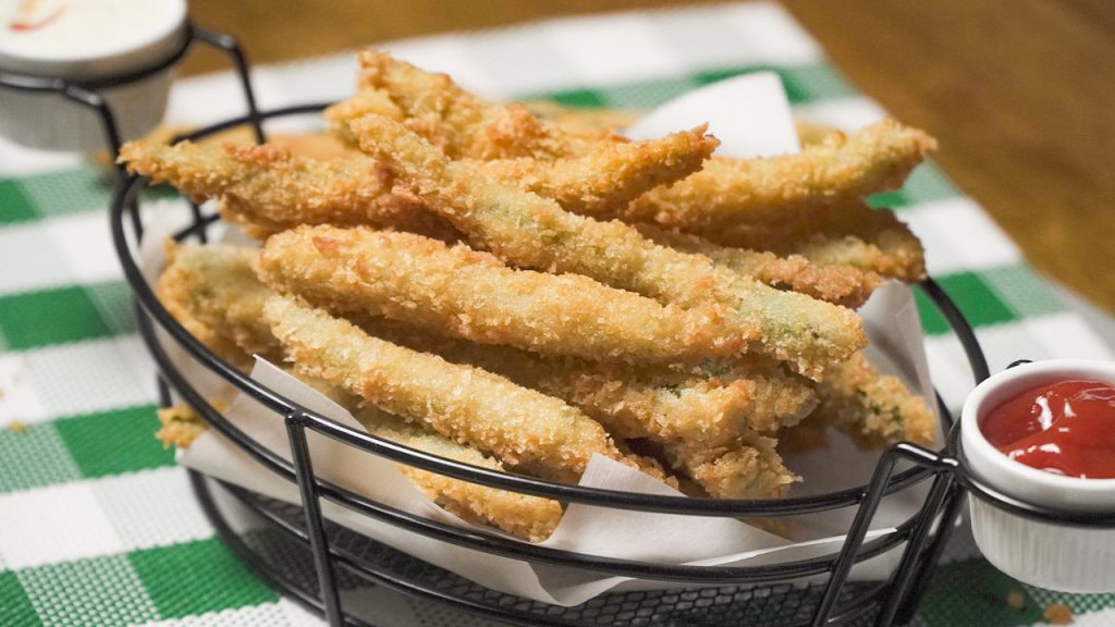 TGI Friday's Green Bean Fries Recipe (Copycat), crispy breaded and fried green beans with mayo ketchup dip