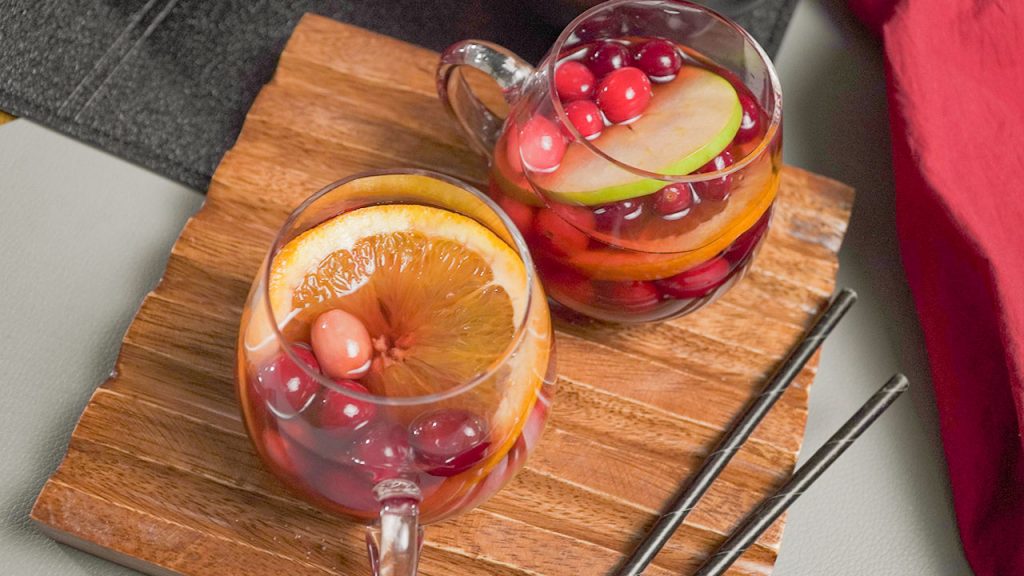 Thanksgiving Punch Recipe, Thanksgiving alcoholic drinks with ginger ale and orange