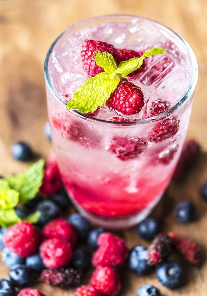 vodka with lemonade and berries