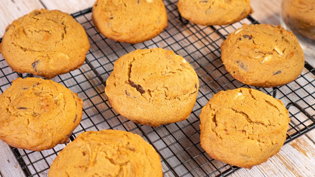 whole-wheat-peanut-butter-chocolate-chip-cookies-recipe
