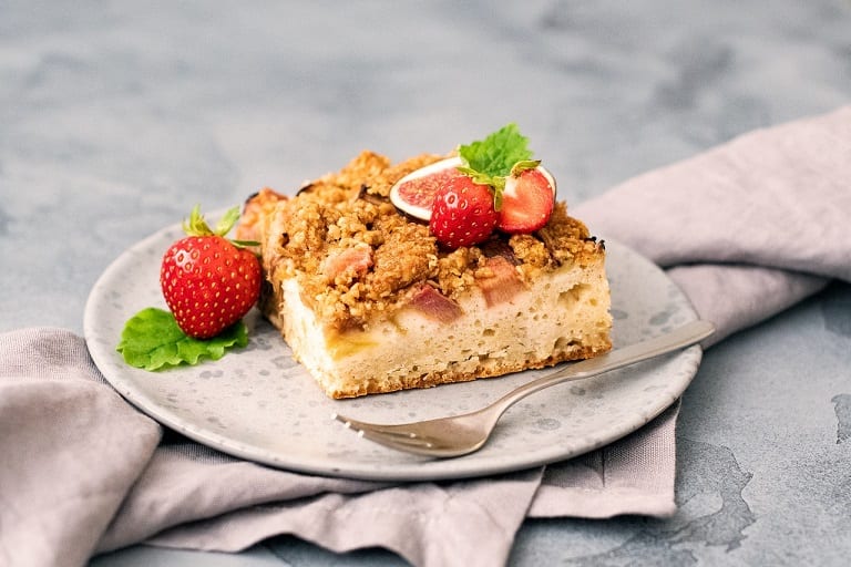 Homemade Pear and Strawberry Fruit Crisp Recipe