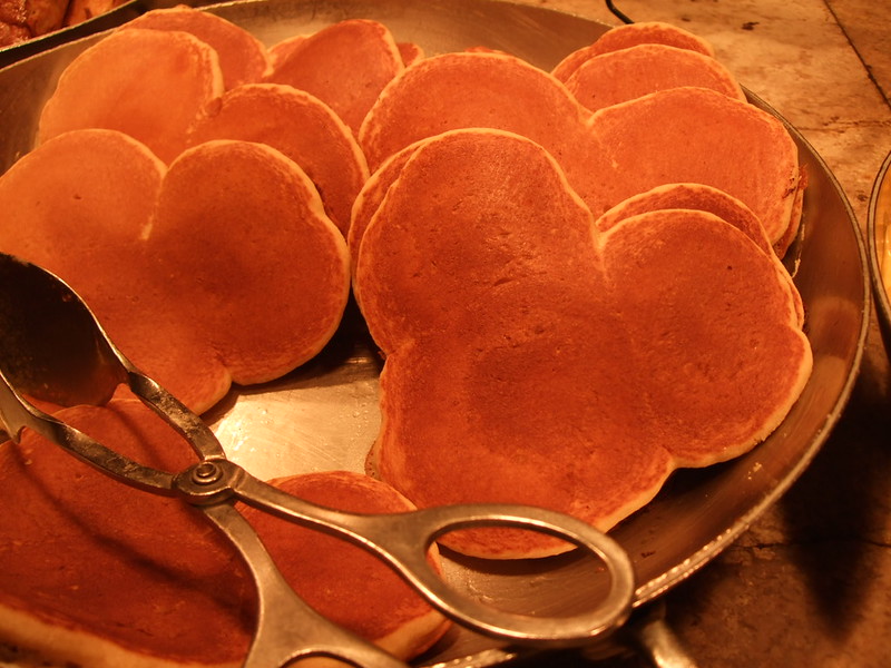 apple cinnamon mickey mouse pancakes