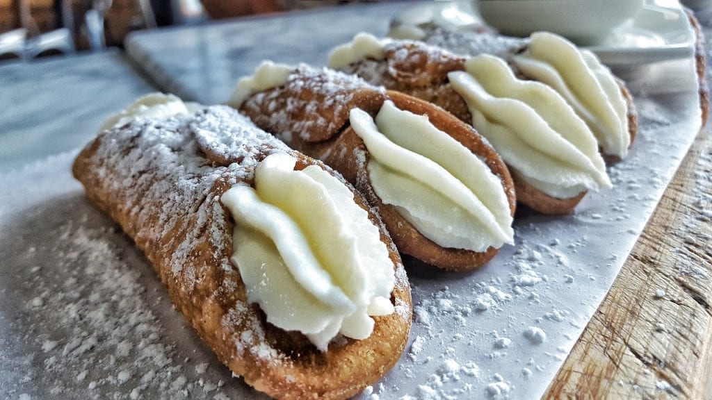 how-to-make-authentic-italian-cannoli-recipe-recipes