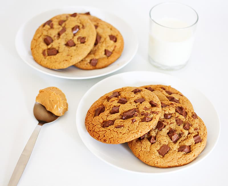 sweet banana chocolate peanut butter cookies