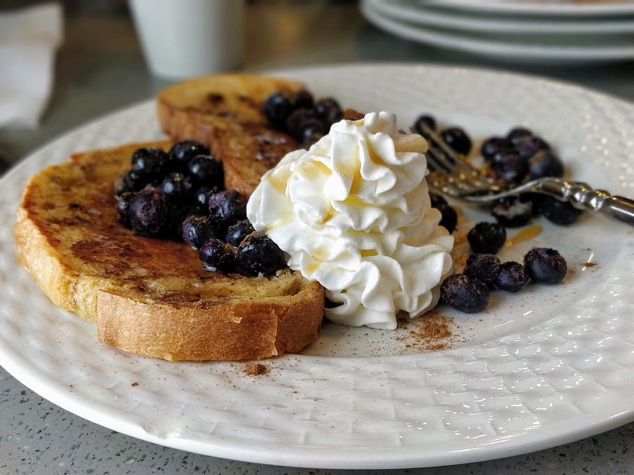 french toast with blueberries