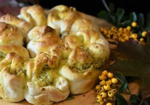 Garlic, Cheese and Tomato Bread Bites Recipe