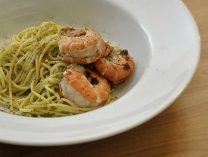 delicious garlic shrimp and pasta