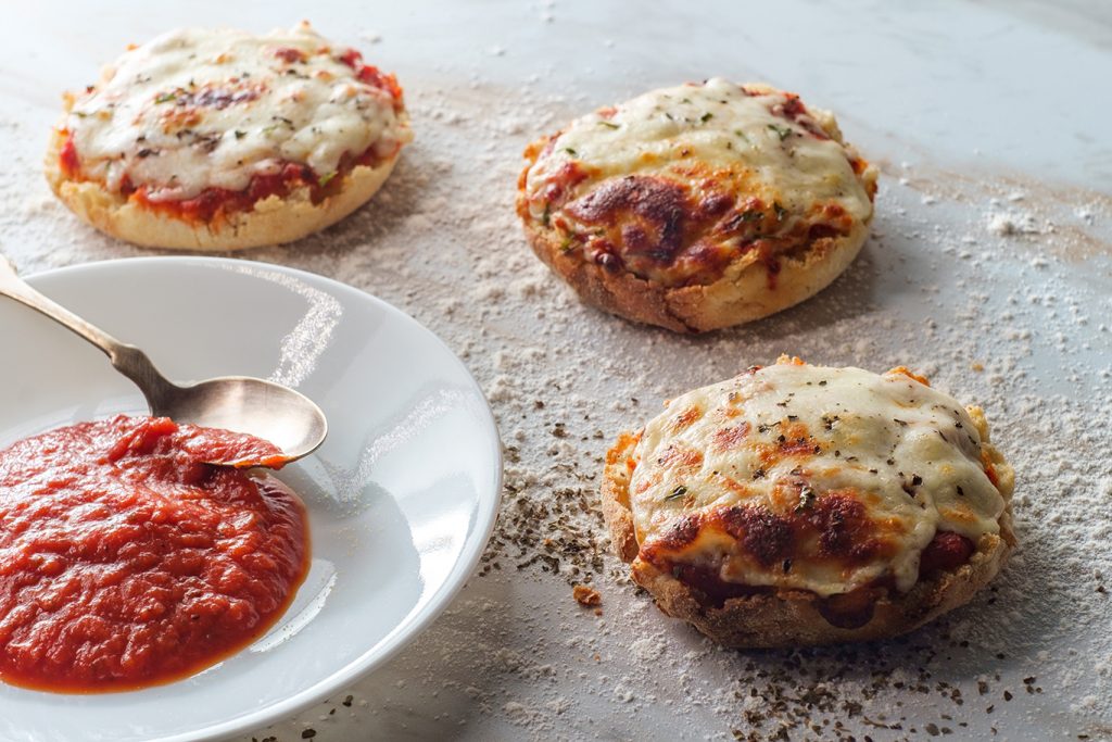 healthy english muffin pizza