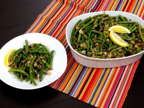 healthy lemon green beans with walnuts