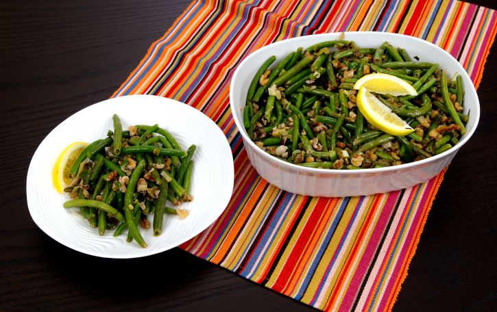 healthy lemon green beans with walnuts