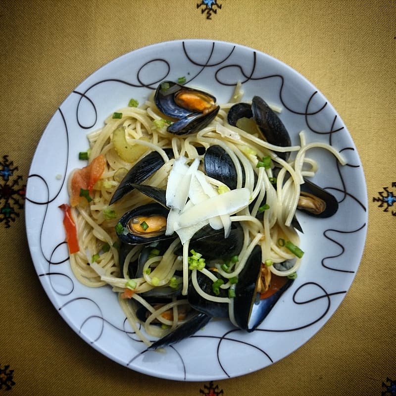 Mussels, White Wine and Garlic Over Pasta Recipe 