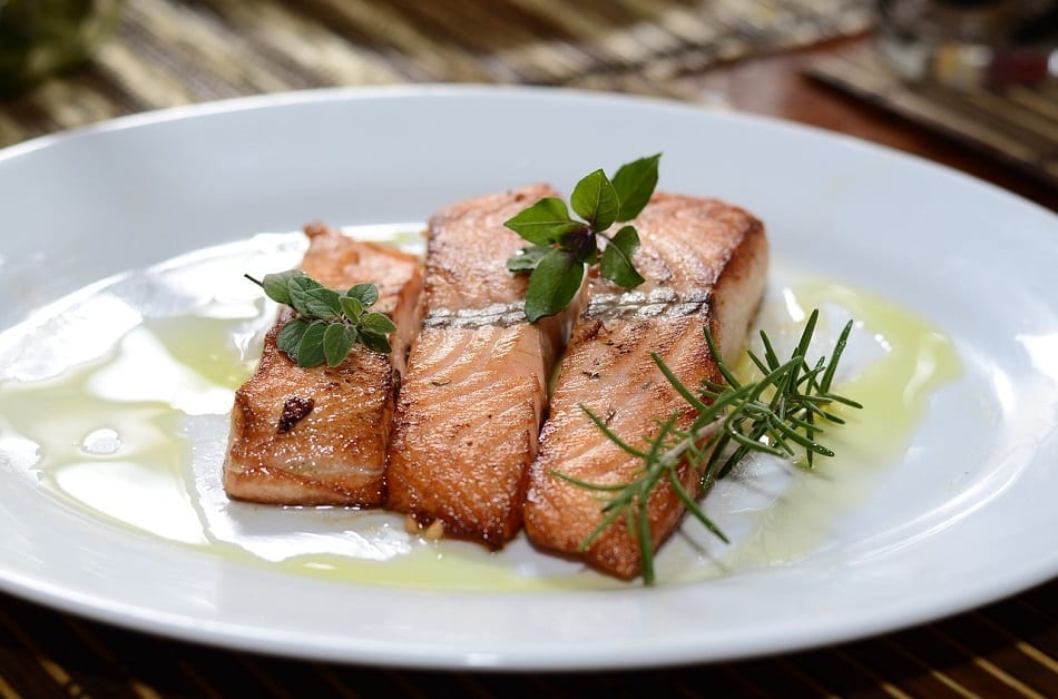 pan-fried salmon fillets with horseradish sauce