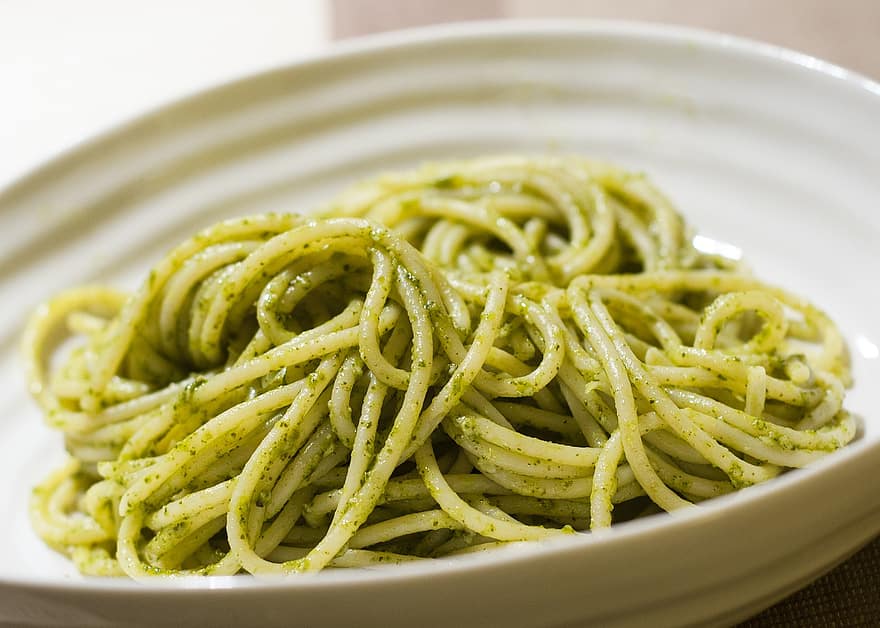 Spaghetti with pesto deals sauce